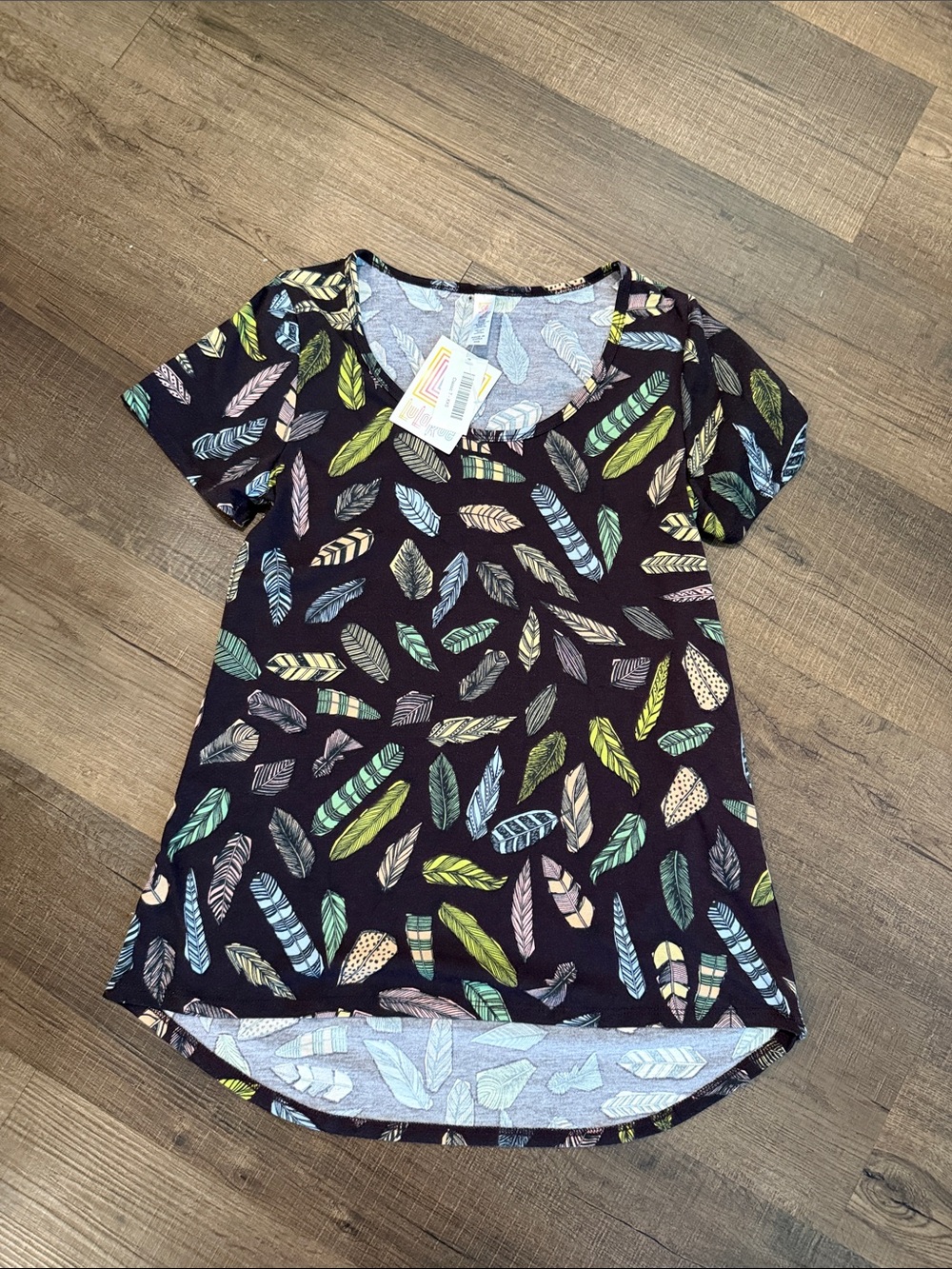 Women's Feather-Print Short Sleeve Top - Black with Multicolor Feathers